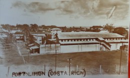 PORT LIMON COSTA RICA CARTE PHOTO N°10 UN QUATIER DE LA VILLE  LE  PAQUEBOT FLANDRE A QUAI AU FOND A DROITE - Costa Rica