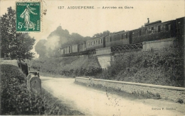 Aigueperse (63) Arrivée D'un Train En Gare - Aigueperse