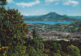 El Salvador Al Fondo Lago De Ilopanga Y Volcan De San Vicente Krüger (2 Scans) - El Salvador