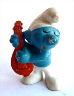 Figurine SCHTROUMPF AVEC UNE MANDOLINE ORANGE PEYO  W GERMANY - SMURF PITUFO SCHLUMPH - Schtroumpfs