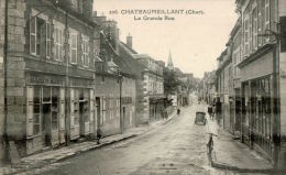 CPA CHATEAUMEILLANT , La Grande Rue , ( Commerces Et Voiture ) - Châteaumeillant