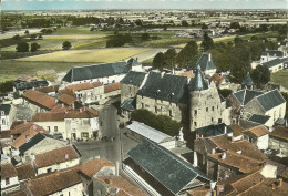 MONTS-SUR-GUESNES      PLACE DU  CHATEAU    EN AVION AU-DESSUS DE ......... - Monts Sur Guesnes