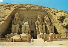 Abu Simbel - Les Statues De Ramses Devant Le Grand Temple .....- EGYPTE - Pyramids