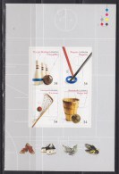 = Inventions Canadiennes De Sports: Cinq-quilles Ringuette Basket-Ball Et La Crosse. 1/2 Carnet Autocollant Neuf 4 Timbr - Booklets Pages