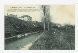 COURTENAY - Un Lavoir Sur La Cléry ( LAVANDIERES ) - Courtenay