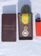 TRES ANCIENNE MEDAILLE MILITAIRE III° REPUBLIQUE  En COFFRET - France