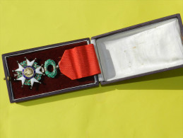 BELLE ANCIENNE  CROIX CHEVALIER LEGION HONNEUR  +  COFFRET - France