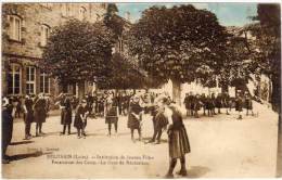 PELUSSIN - Institution De Jeunes Filles - Pensionnat Des Croix - Cour De Récréation   (64168) - Pelussin