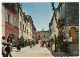 Biot, Vue Générale Des Arcades, 1974, Trés Animée, Iris - La Cigogne - Biorama 06.018.23 - Biot