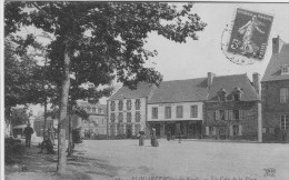 22 - PLOUARET ( Côtes-du-Nord) - Un Coin De La Place. - Animée. - Plouaret