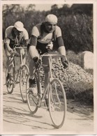 TRES RARE PHOTO MEURISSE CYCLISME PIERRE BEFFARAT GAGNANT DU PARIS CAEN - Ciclismo