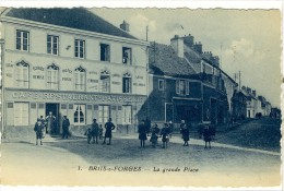 Carte Postale Ancienne Briis Sous Forges - La Grande Place - Café, Restaurant, Patisserie - Briis-sous-Forges