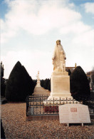 80. VIGNACOURT.  CARTE PHOTO.  LE MONUMENT AUX MORTS.  GROS PLAN.   EXEMPLAIRE UNIQUE. - Vignacourt