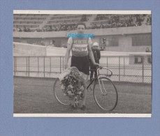 Photo Ancienne - REIMS - Vainqueur D'une Course Cycliste Au Vélodrome - Equipe Vedette Dunlop - Ciclismo