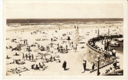Seaside Oregon, Turn-around, Life Guard Tower, Sun Bathers, Auto, C1940s Vintage Real Photo Postcard - Otros & Sin Clasificación