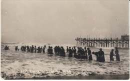 Seaside Oregon, Surf Bathers Men Women In Surf Hold Rope, C1900s/10s Vintage Real Photo Postcard - Otros & Sin Clasificación
