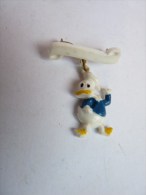 RARE BROCHE En Plastique WALT DISNEY -DONALD Attache Cassée Années 60's - Disney