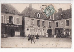 Vibraye - Place De L'Hôtel De Ville - Pharmacie,Hôtel Du Chapeau Rouge / Edition Garreau - Vibraye