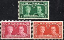 NEW ZEALAND KGV CORONATION 25TH ANNIVERSARY SET OF 3 1/2 - 6 P MLH 1935 SG573-75 READ DESCRIPTION !! - Neufs