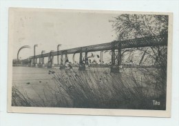 Cubzac-les-Ponts (33) : Le Pont En Fer Des Piétons Sur La Dordogne En 1956  PF - Cubzac-les-Ponts