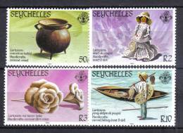 CI1000 - SEYCHELLES , Serie 545/548  ***  Artigianato - Seychellen (1976-...)