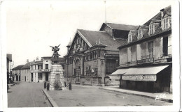 LANNEMAZAN   PLACE DE LA REPUBLIQUE    LA POSTE   MAIRIE?  "MAGASIN BLEU" - Lannemezan