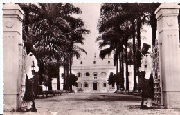 BRAZZAVILLE: Entrée Du Palais Du Haut Commissaire - Brazzaville