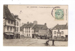 LESNEVEN  -  Vieilles Maisons De La Grande Place - Attelage - Statue - Cantonniers - Lesneven