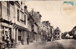 PICQUIGNY   (Somme)  -  La Place  (café D ' Amiens) - Picquigny