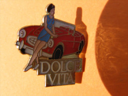 Pin's Pin Up Dolce Vita Voiture Sport, Pause Cafe... - Pin-Ups