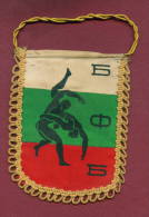 W9  / SPORT - BULGARIAN FEDERATION Wrestling Lutte Ringen  - 9.5  X 11.5 Cm. Wimpel Fanion Flag Bulgaria Bulgarie - Sonstige & Ohne Zuordnung