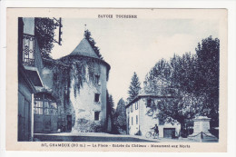 817. CHAMOUX - La Place-Entrée Du Château-Monument Aux Morts - Chamoux Sur Gelon