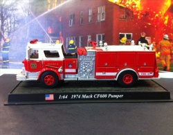 COLLEZIONE CARRI DEI POMPIERI - VIGILI DEL FUOCO DEL PRADO - 1974 MACK CF600 PUMPER U.S.A. - SCALA 1:64 - Sonstige & Ohne Zuordnung