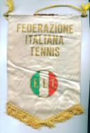 W148 / AUTOGRAPH - SPORT Federazione Italiana Tennis - 15.5 X 23 Cm Wimpel Fanion Flag Italia Italy Italie Italien - Autographes