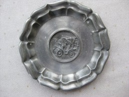 Petite Coupelle En étain Voiture Ancienne Diamètre 9 Cm  & - Tins