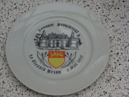 Superbe Assiette Bouquet Provincial  Le Plessis Brion 1977 - Tir à L'Arc