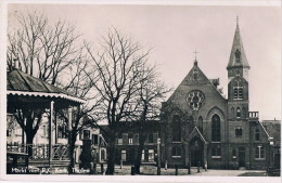 Tholen  Markt Met RK Kerk - Tholen