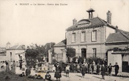 ROISSY-EN-BRIE LA MAIRIE SORTIE DES ECOLES TRES ANIMEE ECOLIERS - Roissy En Brie