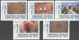 PAKISTAN  - MOSQUES - TOURISM - 1974  -  **MNH - Moskeeën En Synagogen