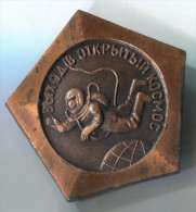 Space, Cosmos, Spaceship, Space Programe - Spaceman, Pin, Old Badge,  Russia, Soviet Union, 1965. - Space