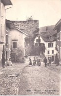 MOUDON - Rue Du Château Et Ancienne Tour Romaine - Moudon