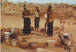 AFRIQUE,AFRIKA,AFRICA,MAL I,ANCIENNE COLONIE FRANCAISE,SOUDAN FRANCAIS,PUIT DU VILLAGE,femme  Heureuse - Mali