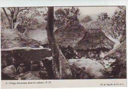 DAHOMEY . VILLAGE DAHOMEEN DANS LES ROCHERS. Fernand NATHAN . F.N. - Dahomey