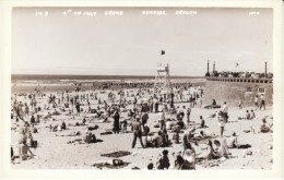 Seaside Oregon, Beach Scene Crowd 4th Of July, C1940s Vintage Real Photo Postcard - Otros & Sin Clasificación
