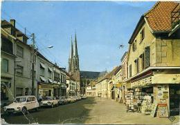 57 SARRALBE ++ Rue Clémenceau Et La Cathédrale ++ - Sarralbe