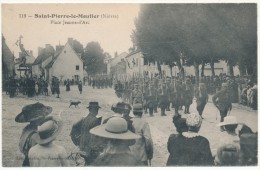 SAINT PIERRE LE MOUTIER - Militaires Défilant Place Jeanne D'Arc - Saint Pierre Le Moutier