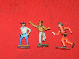 FIGURINES STARLUX 1960   LOT DE  TROIS  JOUETS  PLASTIQUE  SOLDAT COWBOY INDIENS - Starlux