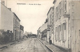 NERONDES  AV DE LA GARE VOYAGEE NON TIMBREE - Nérondes