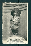 BRUXELLES: Manneken-Pis En Chasseur Ardennais, Niet Gelopen Postkaart (GA17932) - Famous People