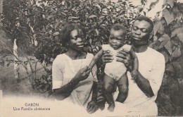 GABON - UNE FAMILLE CHRETIENNE - Gabon